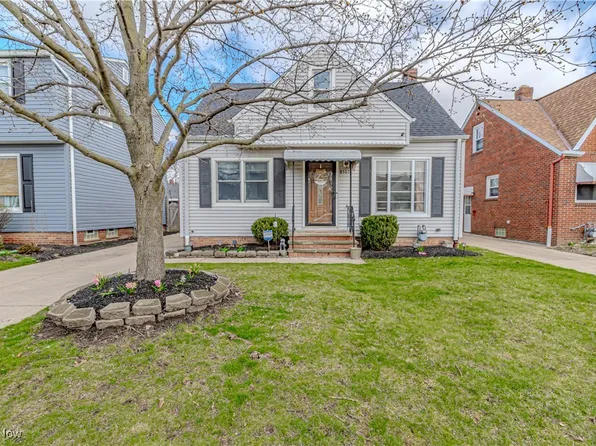 8502 Renwood Dr, Parma, OH 44129