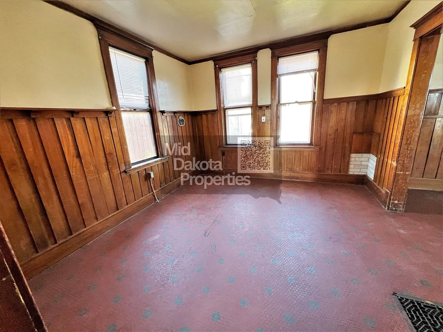 115 N. Sanborn- 3 Bedroom House — Photo 4