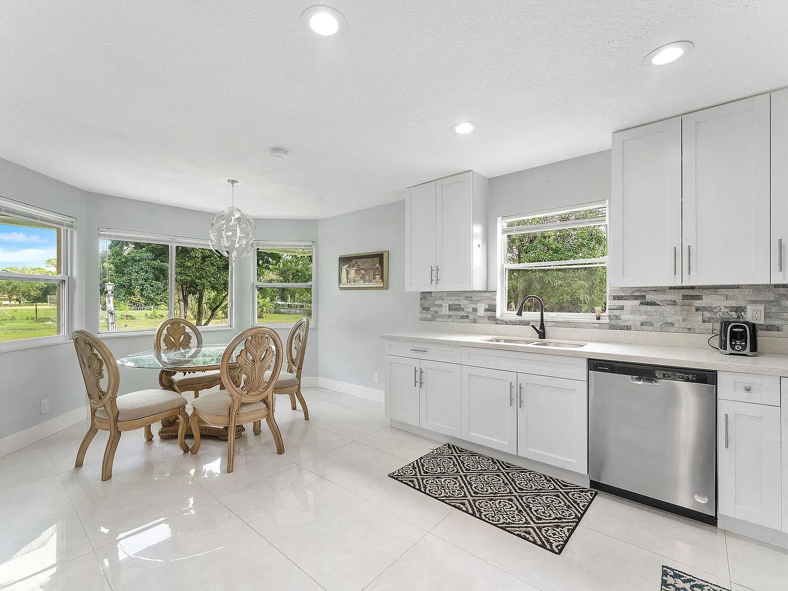 4 bed, 3.0 bath, 2559 sqft, $8,000 — Photo 3