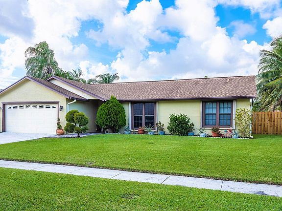 2nd image of 9359 Longmeadow Cir