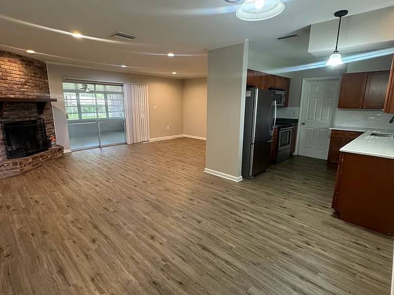 505 Colonial Dr — Photo 4