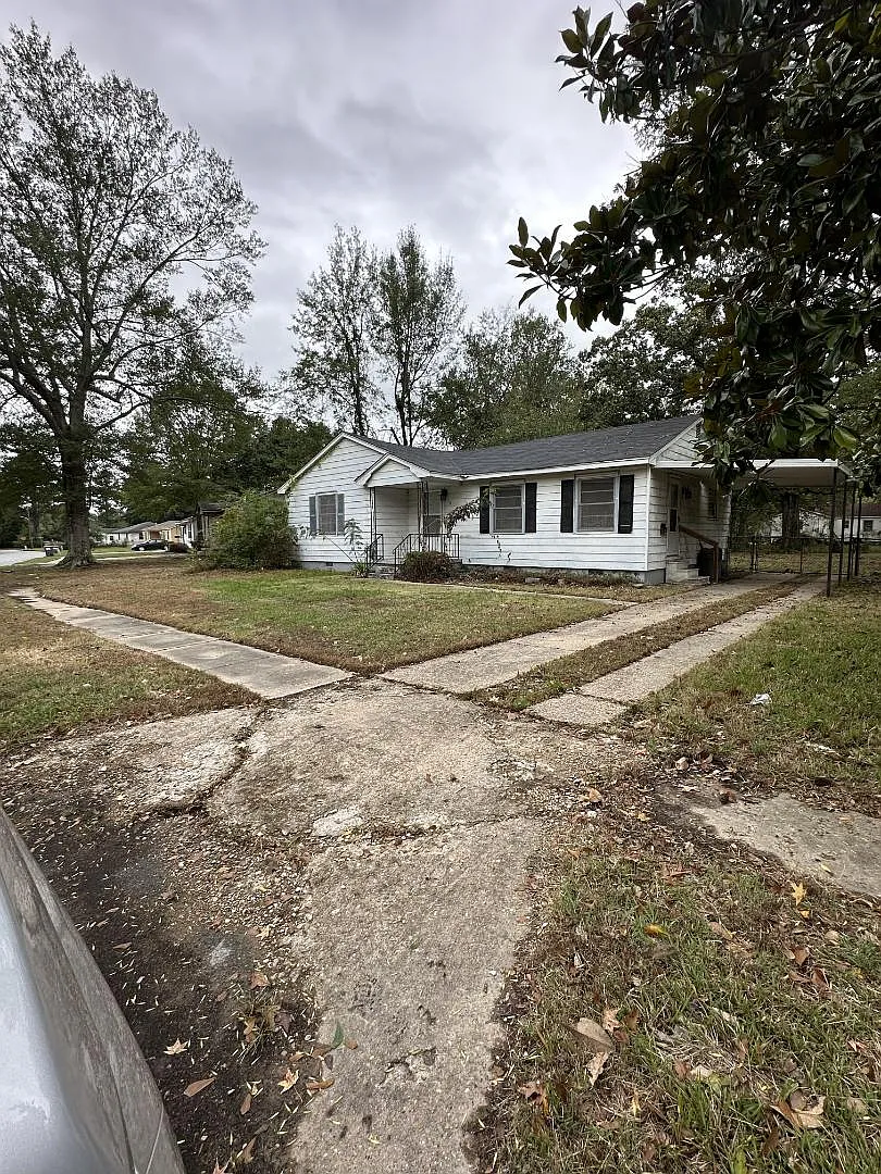 16 Shirley Street — Photo 1