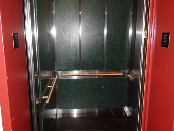 2nd image of 4600 N Cumberland Ave Unit 305