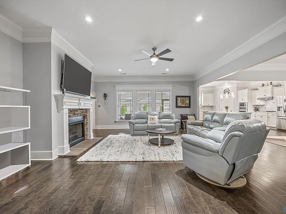 4th image of 137 Princewater Dr
