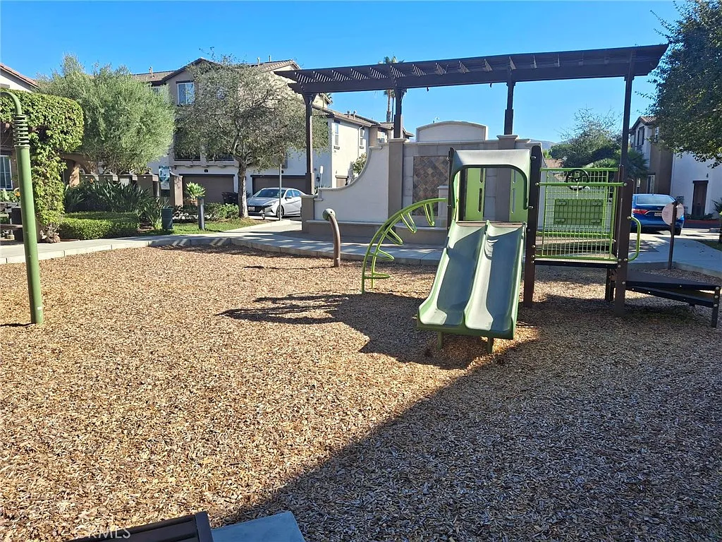 4 bed, 3.5 bath, 2233 sqft, $4,500 — Photo 3
