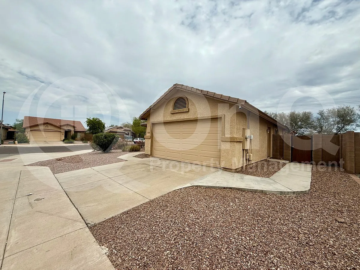 4 bed, 2.0 bath, 1642 sqft, $2,499 — Photo 3