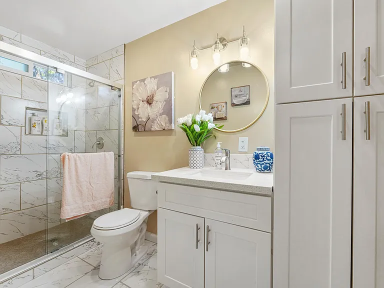 888 Golden Saratoga-Cupertino Apartment Homes — Photo 9