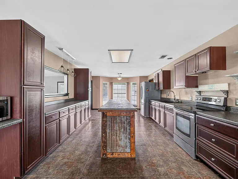 135 County Road 4519 — Photo 11