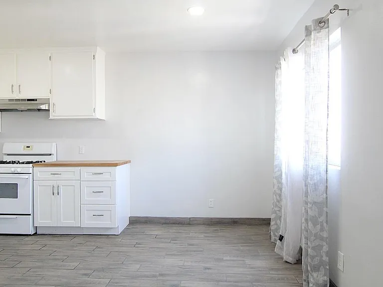 3247 W Century Blvd #8 — Photo 14