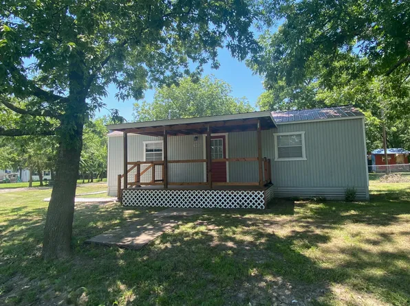 508 S Austin St, Wolfe City, TX 75496