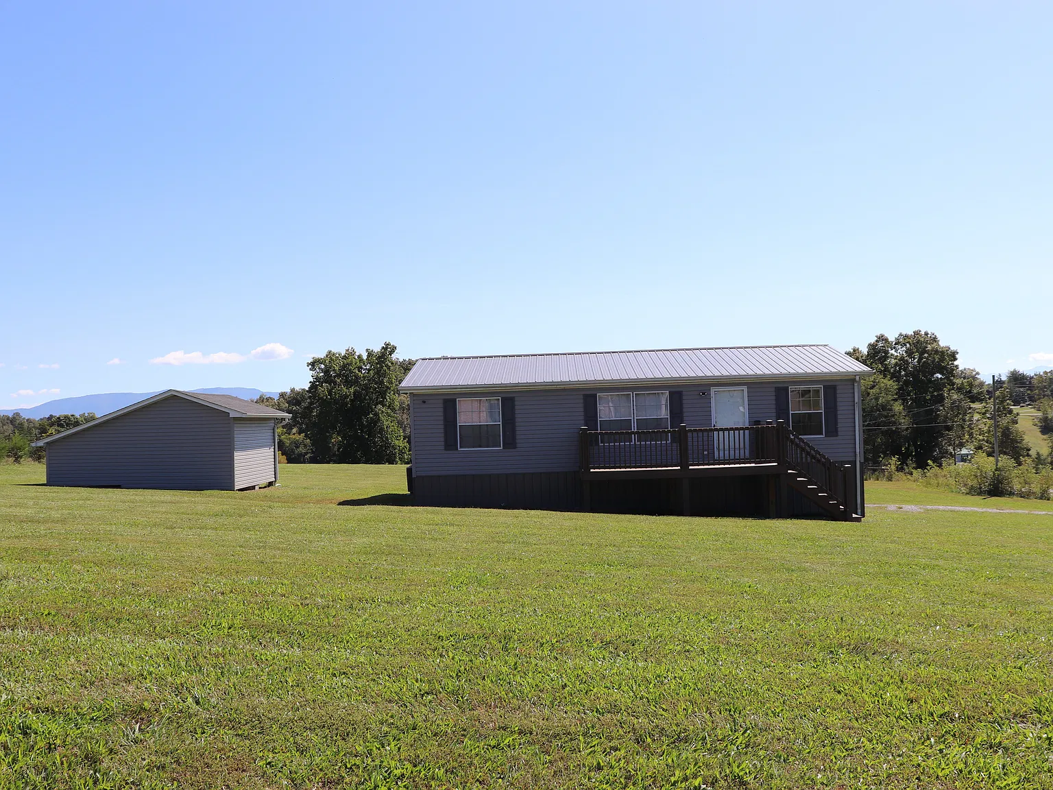 3 bed, 1040 sqft, $1,800 — Photo 1