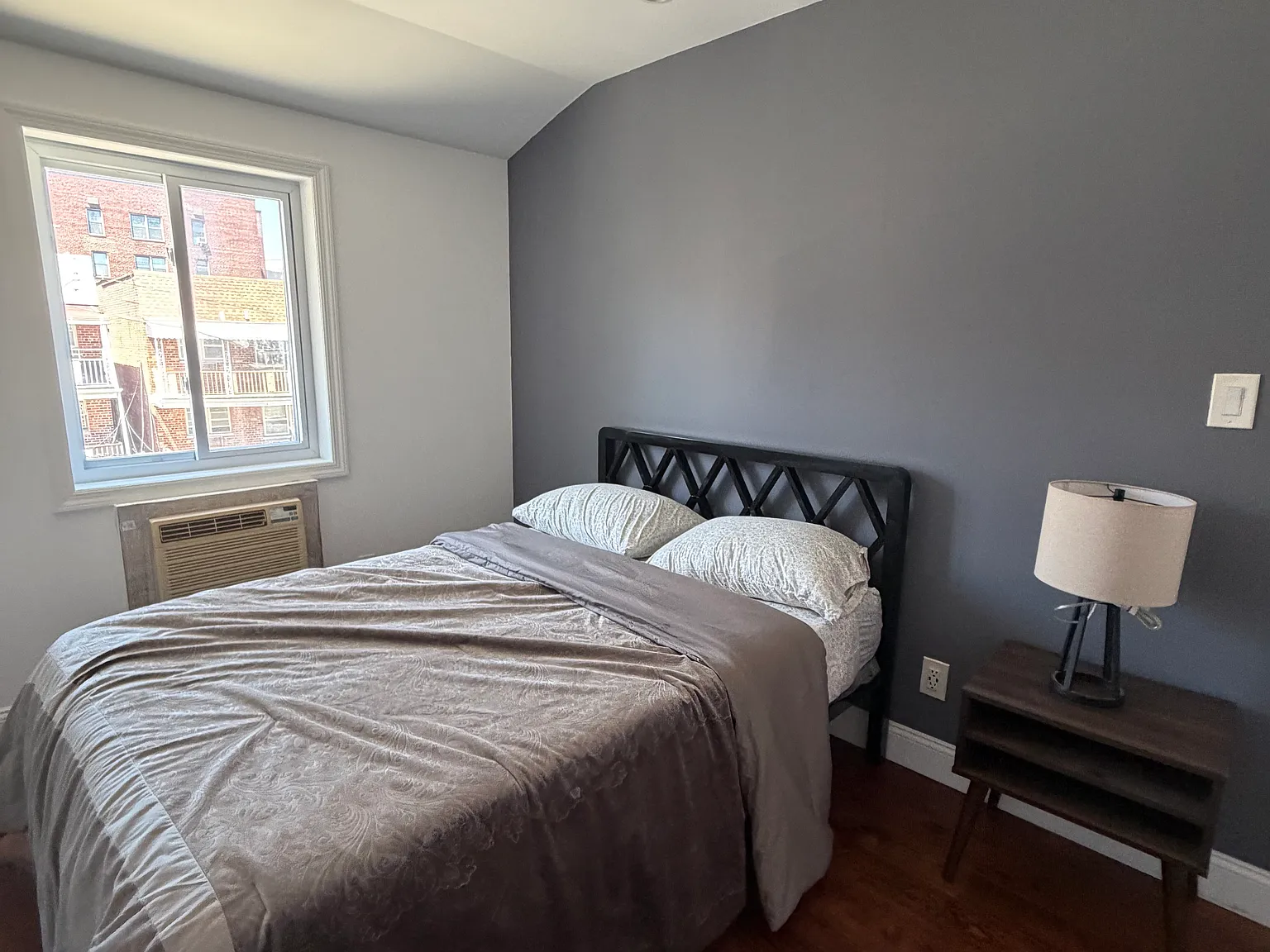 1 bed, 1200 sqft, $1,300 — Photo 2