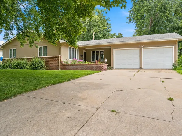 710 Parkview Dr, Wamego, KS 66547