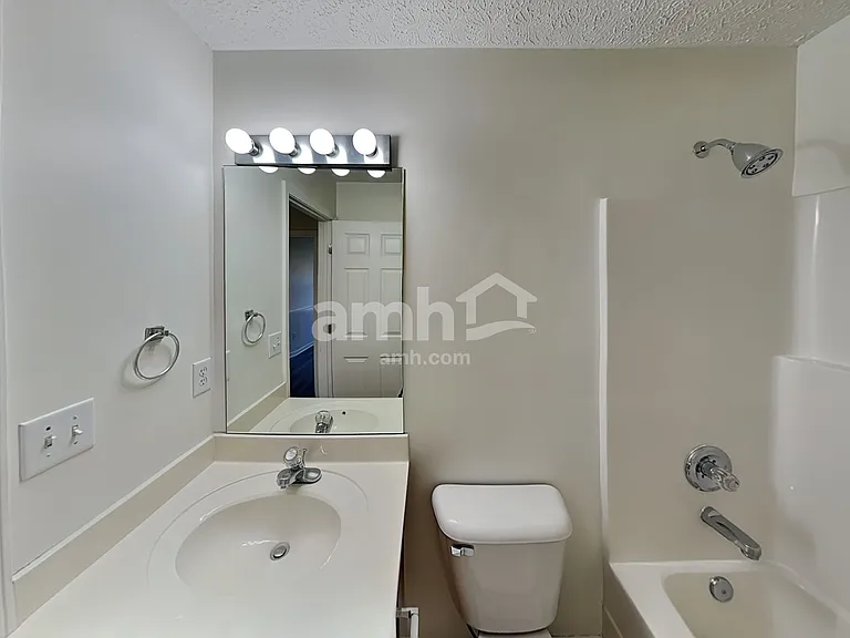 2126 Burgess Ln — Photo 15