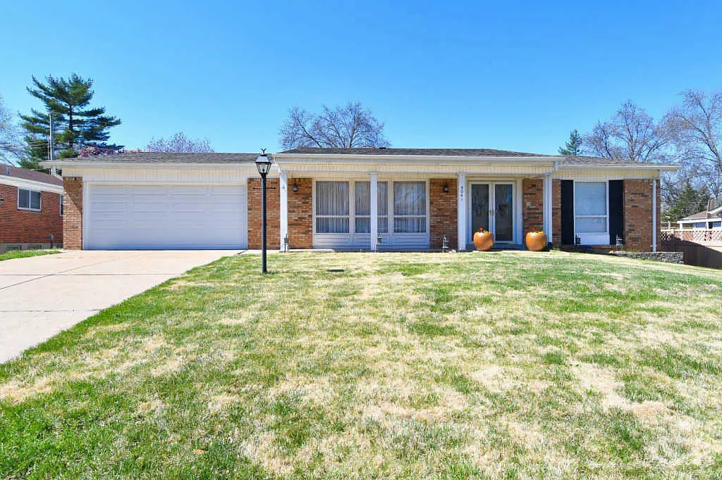 5041 Heathfield Dr photo 1