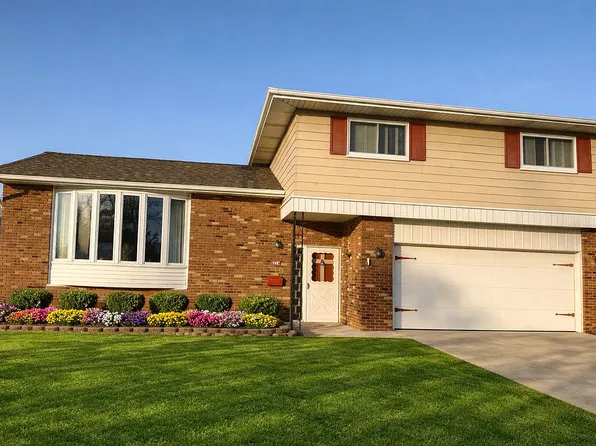6914 Regency Dr, Parma, OH 44129