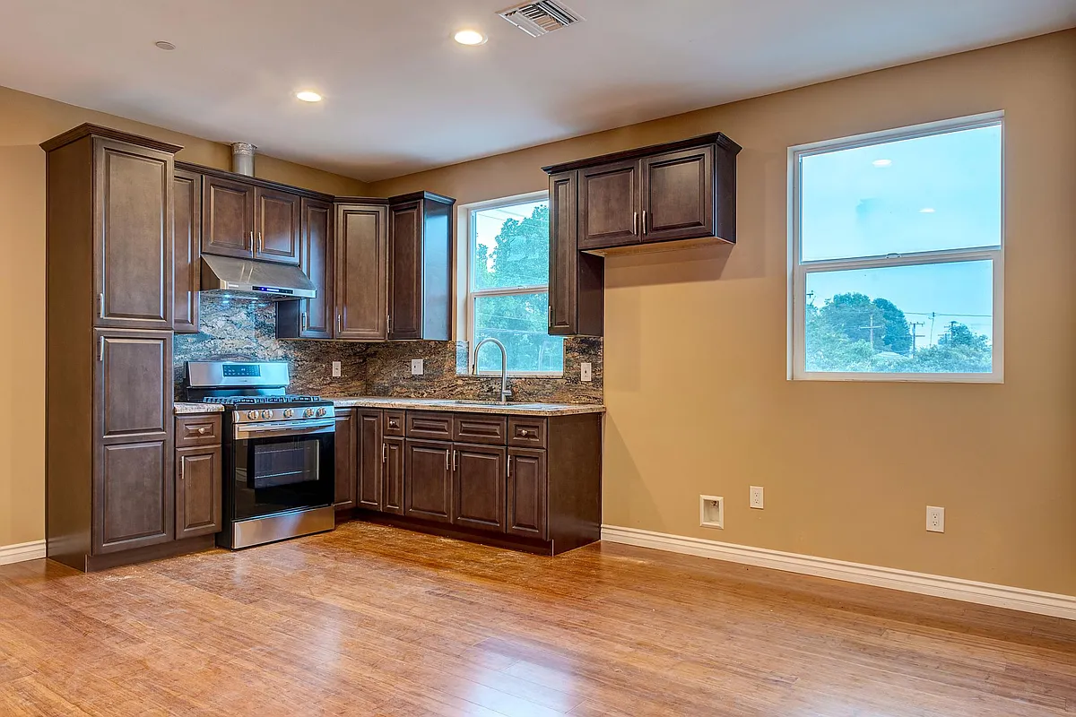 Building Photo - 209 W Valencia Dr #A
