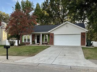 22 Shadow Creek Dr, Saint Peters, MO 63376