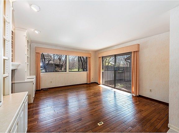 5th image of 56 Lakewood Cir