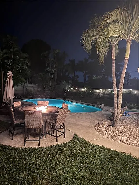 4 bed, 3.0 bath, 2285 sqft, $6,500 — Photo 2
