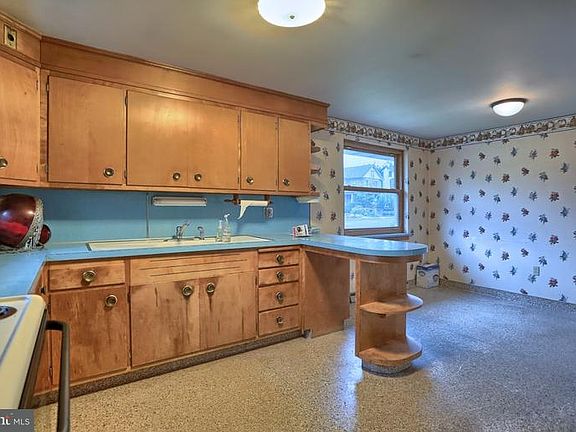5th image of 110 Fleetwood Ave