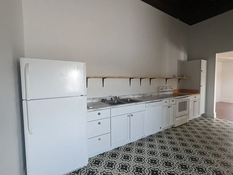 123 W Moniteau St — Photo 24