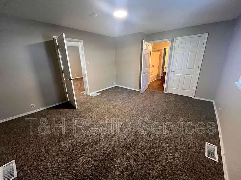 609 S Crystal St — Photo 8