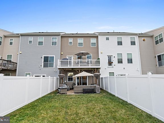 5th image of 1104 Hudgins Farm Cir