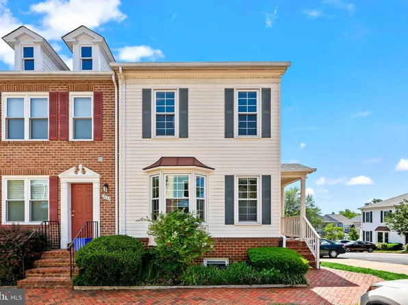 2131 N Tazewell Ct, Arlington, VA 22207