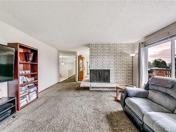 3rd image of 5515 47th Ave E