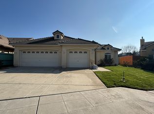 10824 N Bunkerhill Dr, Fresno, CA