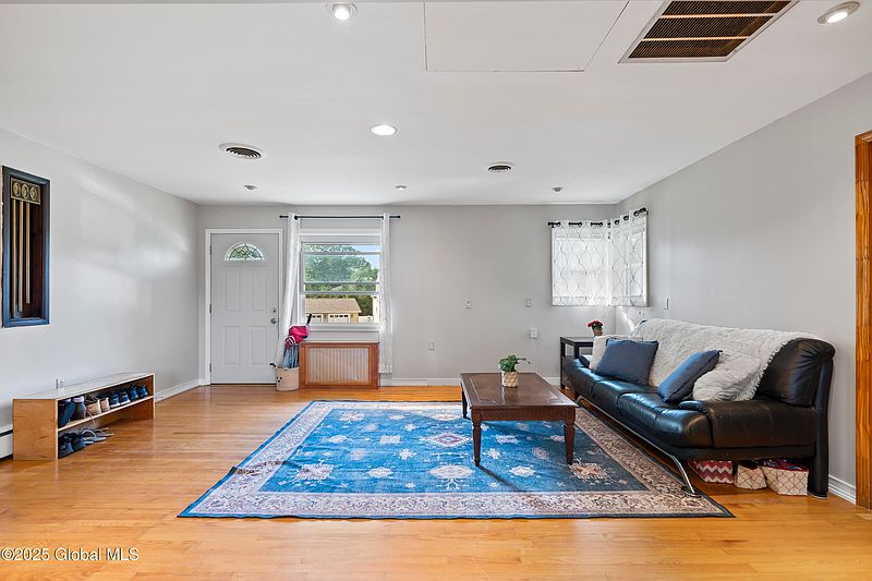 3rd image of 6262 Johnston Road