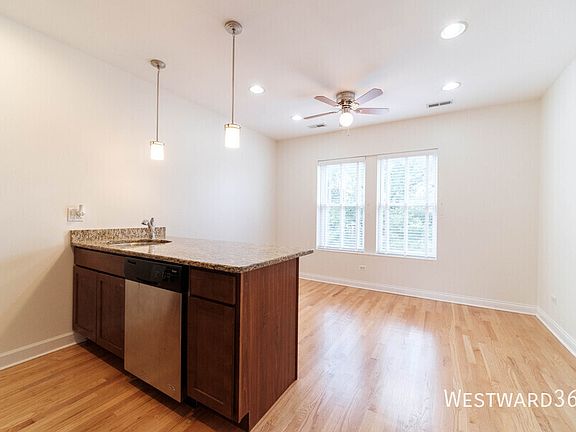 5th image of 3009 N Clifton Ave #303