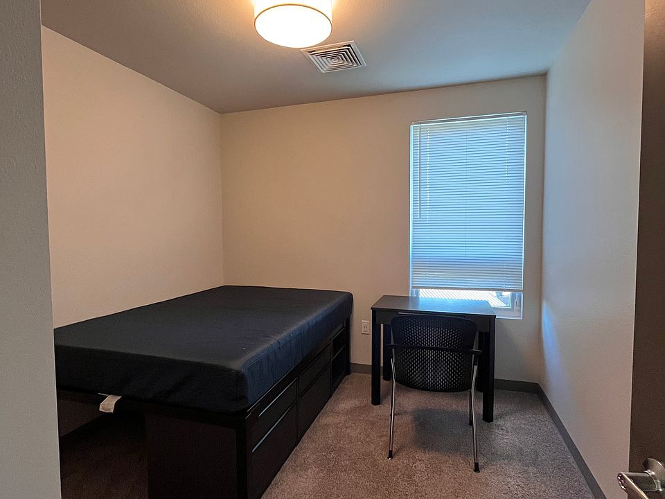 1st image of 5001 Orchard Park Cir #1
