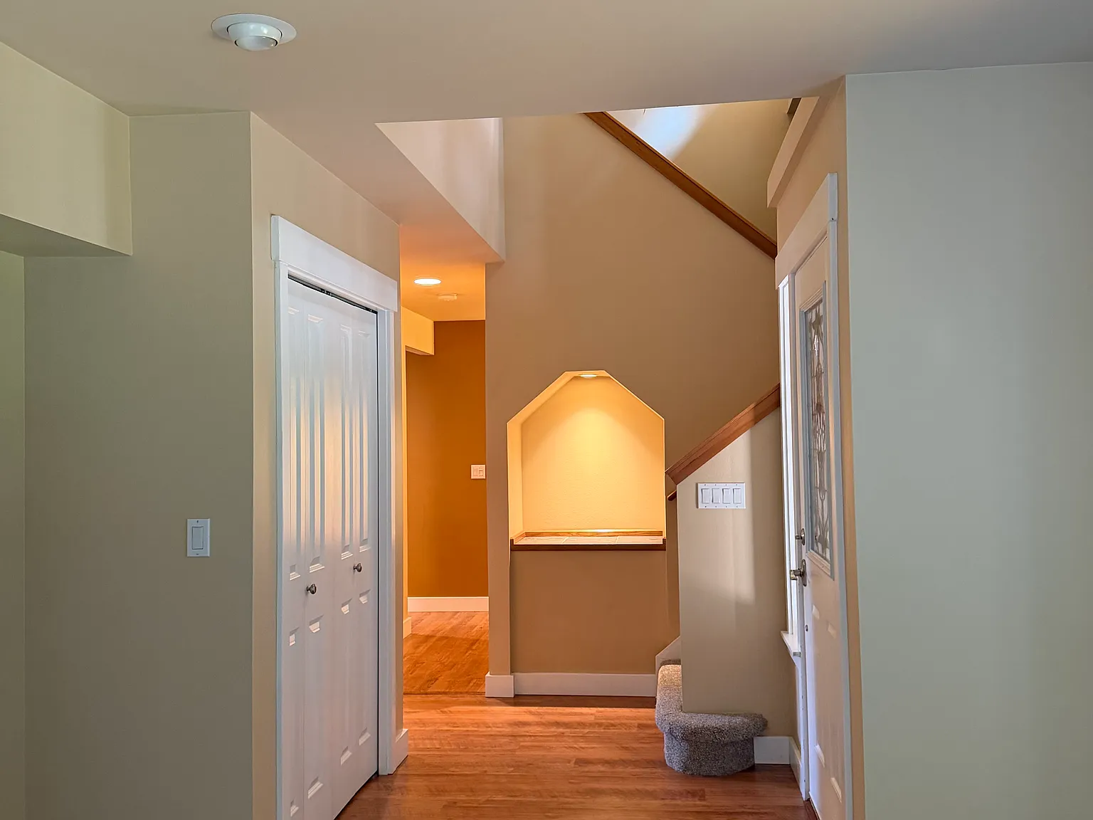 4 bed, 2.5 bath, 2800 sqft, $3,900 — Photo 1