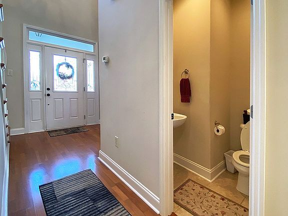2nd image of 8010 Ashview Cir