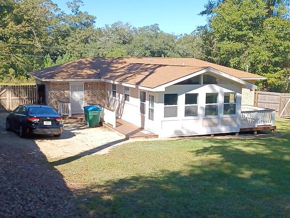 2nd image of 2838 Borden St