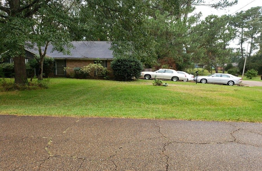 2nd image of 1029 Westbury Sq
