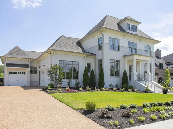8877 Edgecomb Dr, College Grove, TN 37046