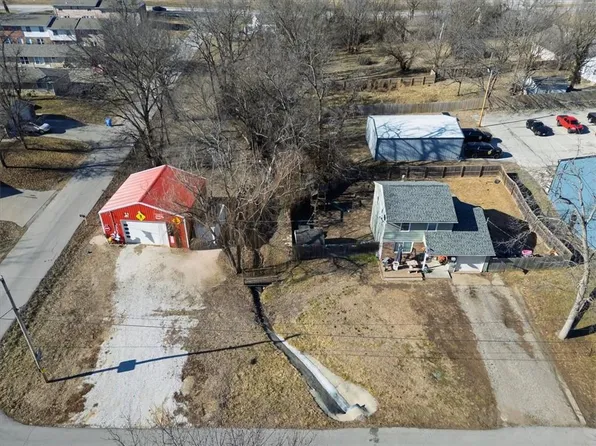 622 Church St, Tonganoxie, KS 66086