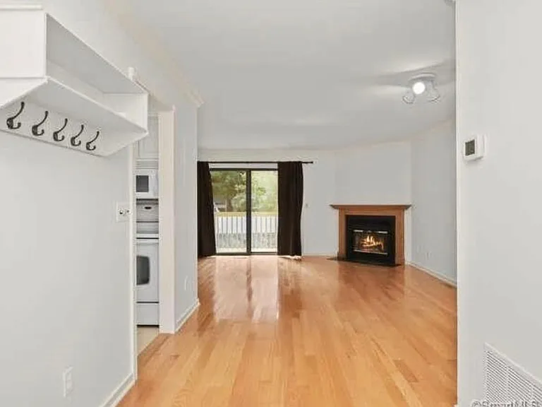 3 Oakwood Ave — Photo 4