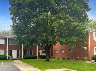 124 N Whistler Ave #B-8, Freeport, IL 61032