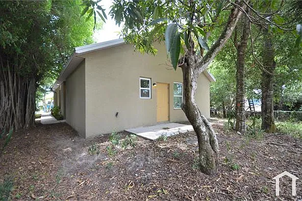 3303 Armstrong Ct — Photo 3
