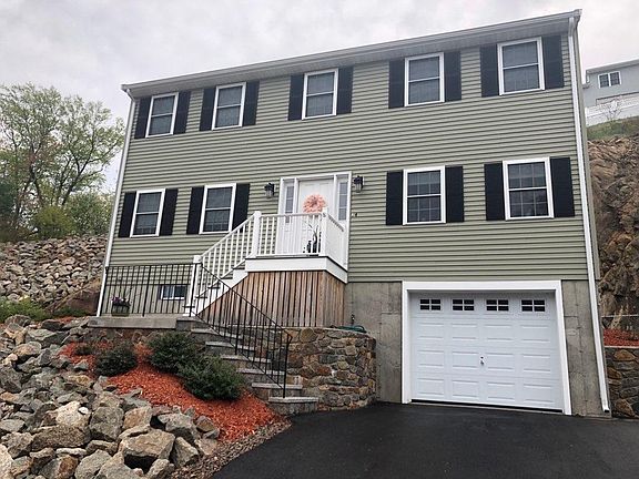 2nd image of 4 Gedney Dr