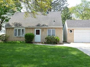 40 Poppy Ln, Levittown, NY 11756