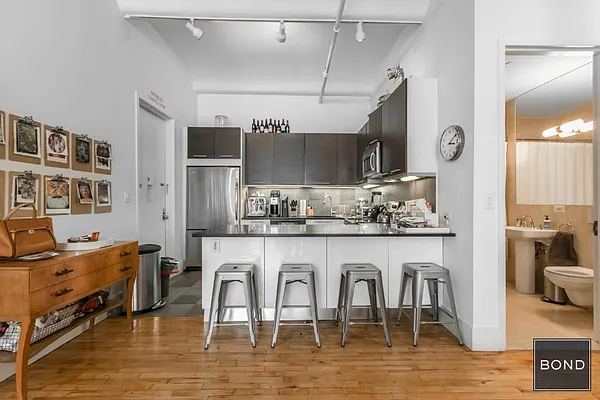 Rented by Bond New York | media 26