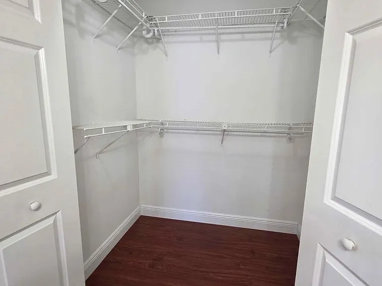 3928 Victoria Dr — Photo 4