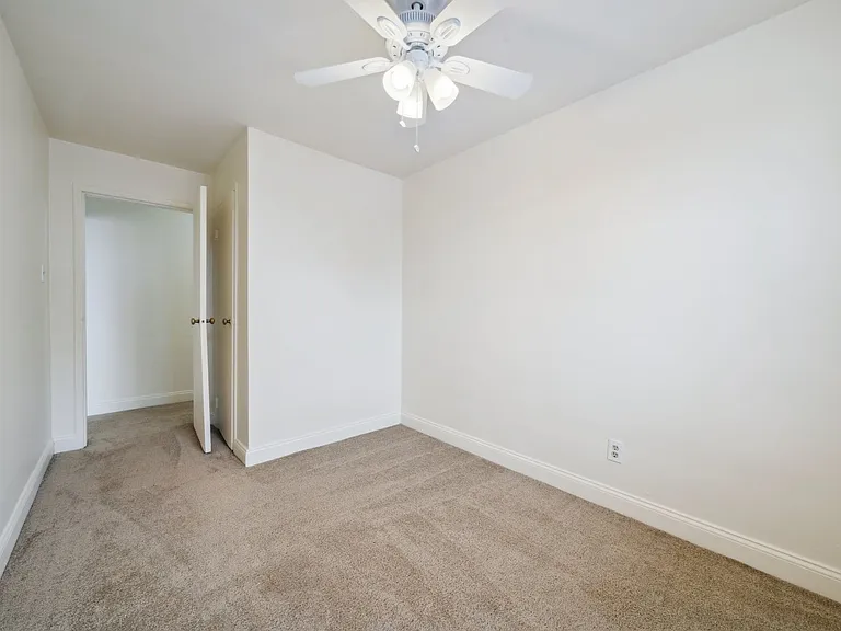 640 Southcrest Dr — Photo 9