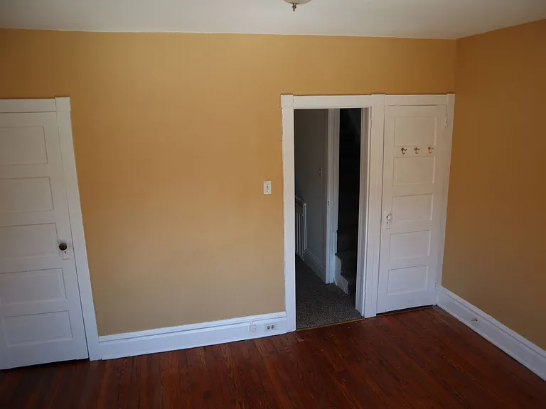 113 Reading Ave — Photo 8