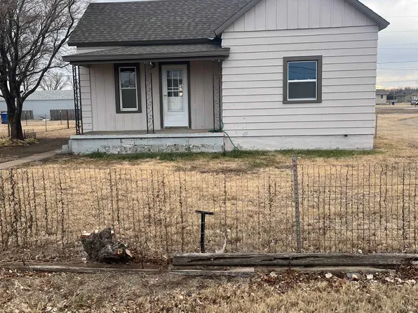 706 E 7th St, Hays, KS 67601